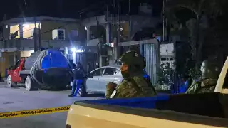 En el lugar, los agentes hallaron ocho casquillos percutidos por lo que procedieron a acordonar el área para preservar la escena