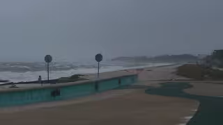 Las lluvias intermitentes y la baja temperatura comenzaron a sentirse después del mediodía en la Isla