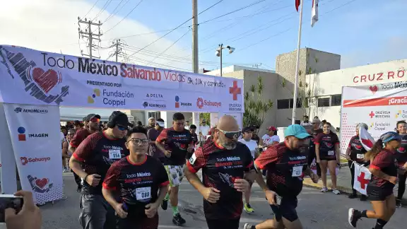 La carrera con la finalidad de recaudar fondos para la Cruz Roja La carrera con la finalidad de recaudar fondos para la Cruz Roja