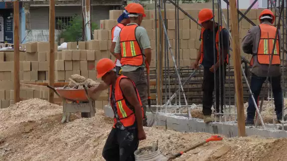 La CMIC reveló que cada semana se realiza una capacitación en las obras, con la participación de 20 hasta 100 albañiles La CMIC reveló que cada semana se realiza una capacitación en las obras, con la participación de 20 hasta 100 albañiles