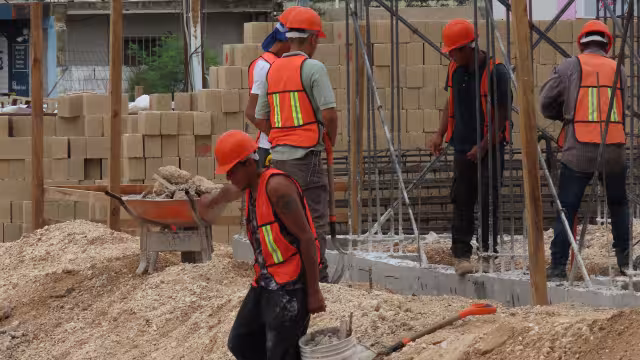  La CMIC reveló que cada semana se realiza una capacitación en las obras, con la participación de 20 hasta 100 albañiles