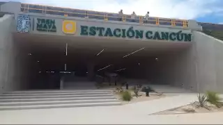 Grandes expectativas rodean la llegada de AMLO a Cancún para abordar el tren de siete vagones rumbo a Mérida