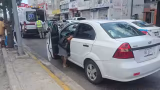 Un adulto mayor sufrió una descompensación mientras conducía en Campeche.