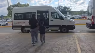 Un vuelo con 103 mexicanos repatriados desde El Paso, Texas, aterrizó en el aeropuerto de Campeche.