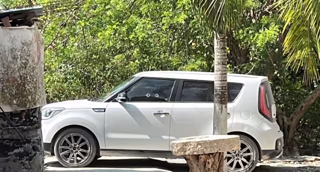 La camioneta presentaba varios impactos por arma de fuego