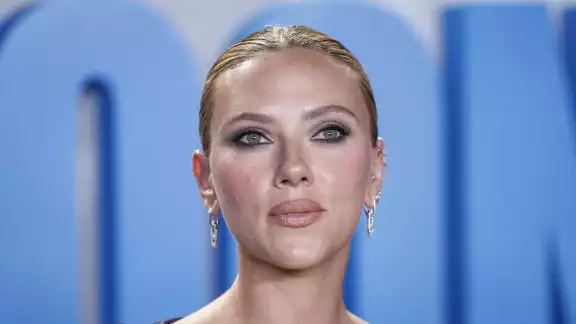 Scarlett Johansson cumple 40 años: Un recorrido por su impresionante transformación en el cine