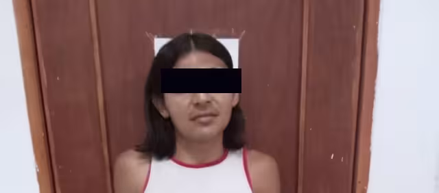 El individuo fue acusado de grabar en el baño de hombres con su teléfono celular