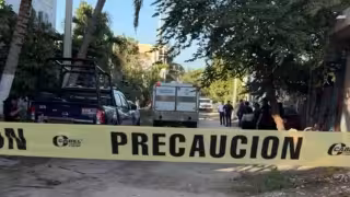 Elementos de los Servicios Periciales llegaron a la escena del crimen.
