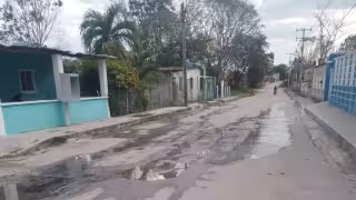 Vecinos de Escárcega exigen reparar fuga de agua en la Unidad Esfuerzo y Trabajo I