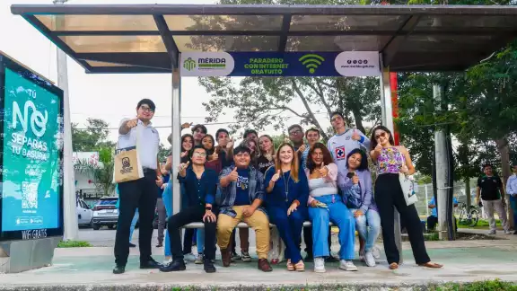 Cecilia Patrón Laviada supervisó ayer uno de las 22 estaciones que cuentan con wifi gratuito Cecilia Patrón Laviada supervisó ayer uno de las 22 estaciones que cuentan con wifi gratuito