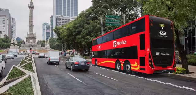 El hombre perdió la vida a bordo del Metrobús de la CDMX