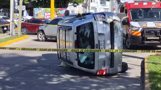 Aparatoso: Camioneta volcada tras choque en Periférica Norte, Ciudad del Carmen