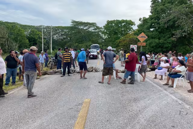 Protesta en Ich-Ek: exigen solución a inundaciones