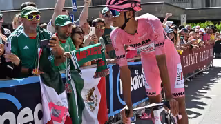 Mexicanos apoyando a Del Toro