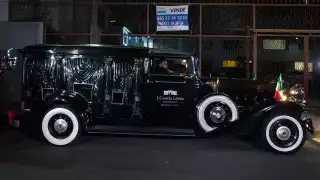 La carrosa con el cuerpo de Silvia Pinal rumbo a la funeraria