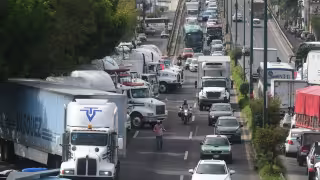 El Gobierno de México reiteró que mantiene abiertos los canales de comunicación con las organizaciones transportistas para atender sus demandas