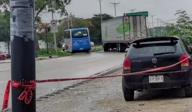 Tráiler se mete al carril exclusivo y embiste unidad del Ie-Tram en la vía Mérida-Umán
