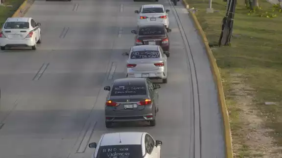 Los socios de Uber señalan que han sido acosados por taxistas y ahora por las autoridades federales Los socios de Uber señalan que han sido acosados por taxistas y ahora por las autoridades federales