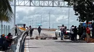 Taxistas no permitirán que nadie entre o salga de Ciudad del Carmen