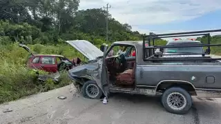 Se registra fuerte accidente vial en carretera Chetumal-Escárcega