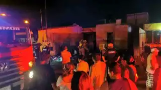 Vecinos entregaron a los hombres luego de ser sometidos y golpeados