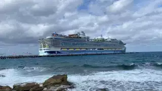 Un incendio fracturó el crucero más grande del mundo