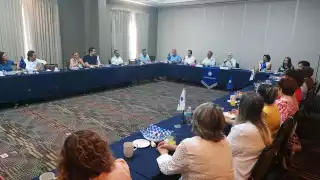 El presidente de Estados Unidos, Donald Trump, impuso medidas arancelarias que afectan a México, generando incertidumbre en las cadenas de suministro.