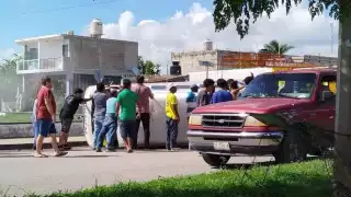 Accidente entre taxi y combi dejan una menor sin vida en Chetumal