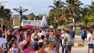 Sisal se une en oración por los pescadores que ya no regresaron del mar