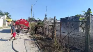 Bomberos y Protección Civil Controlan Fuga de Gas y Conato de Incendio