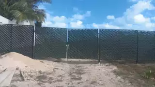 Vecinos de Telchac Puerto desconocen quién cerró el acceso a la playa