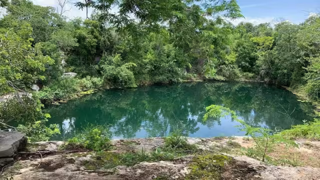 El espeleólogo Erick Sosa Rodríguez hace una inmersión de 120 metros de profundidad en Sabakha