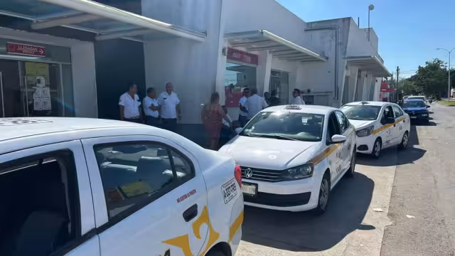 Taxistas aumentaron precio de sus servicios para Navidad en Chetumal.