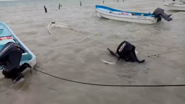 Fuerte Oleaje del Ciclón “Uno” inunda embarcaciones