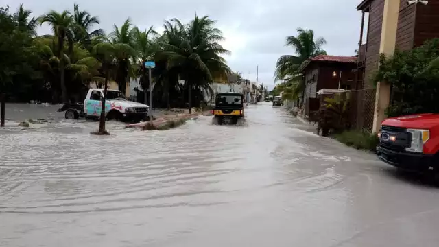 El nivel del agua alcanzó en algunas zonas de Holbox 50 centímetros