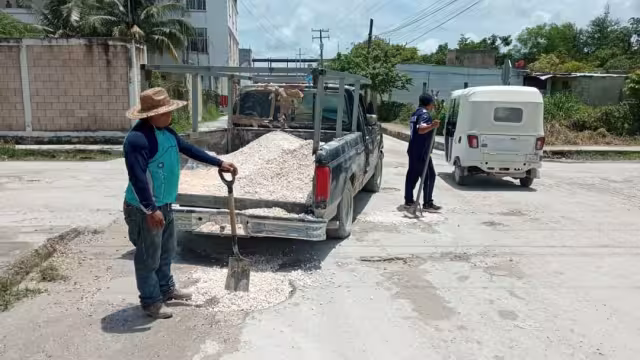Vecinos criticaron la falta de atención de las autoridades y destacaron la necesidad de reparar las calles para evitar más accidentes.