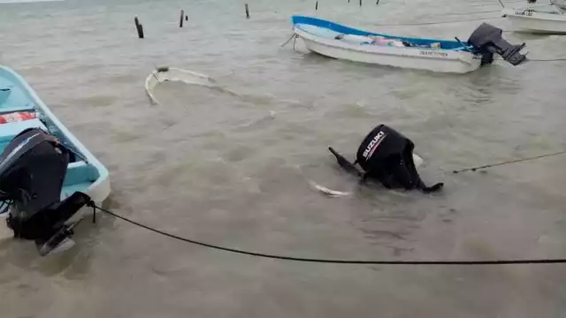 Fuerte Oleaje del Ciclón “Uno” inunda embarcaciones