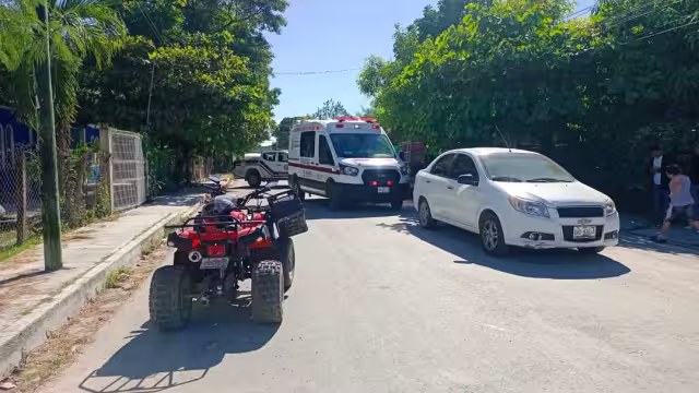 Dos mujeres viajaban en una cuatrimoto y fueron impactadas por un automóvil