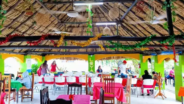 Zona restaurantera de Calderitas sufre de caída en ventas.