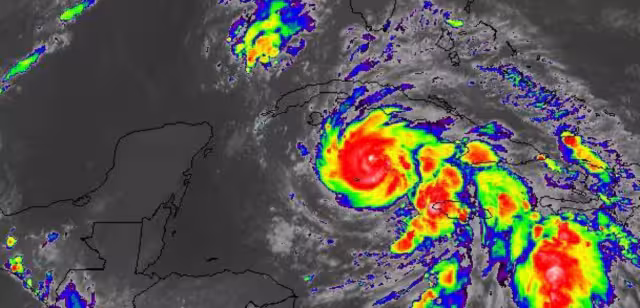 El Huracán Rafael se alejará de la Península de Yucatán