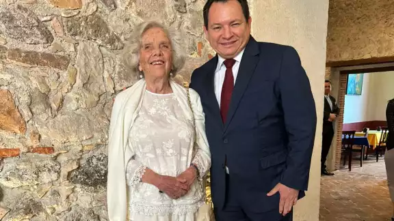 Gobernador de Yucatán tiene encuentro con la reconocida escritora francomexicana.
