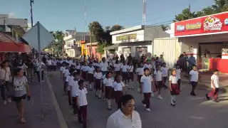 Felipe Carrillo Puerto: Más de 4 mil estudiantes marcharon en el desfile del Día de la Independencia de México 