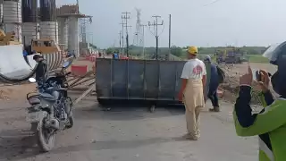 Trabajadores del Tren Maya bloquean carretera Chetumal-Xul-Há