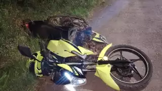 Motociclista termina hospitalizado tras accidentarse en José María Morelos