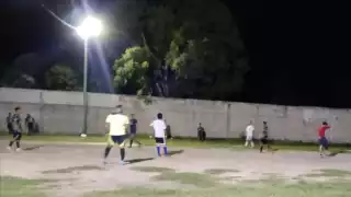 Jornada intensa en la Liga varonil de futbol 7 en Sabancuy: Felinos sacan las garras y vencen a Banco de Piedra