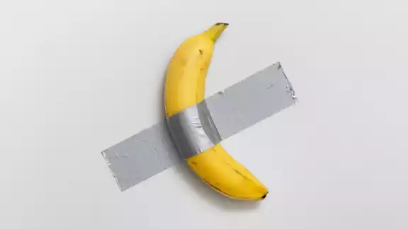 Comedian, el plátano más caro del mundo se vende por 6.2 millones de dólares. Comedian, el plátano más caro del mundo se vende por 6.2 millones de dólares.