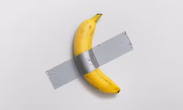 Comedian, el plátano más caro del mundo se vende por 6.2 millones de dólares.