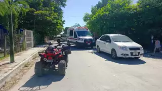 Dos mujeres viajaban en una cuatrimoto y fueron impactadas por un automóvil