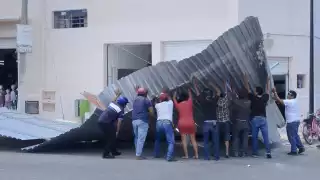 Láminas se desploman y aplastan a una mujer en el Centro de Tizimín