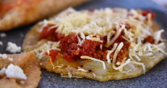 Habrá diversos platillos con queso de bola
